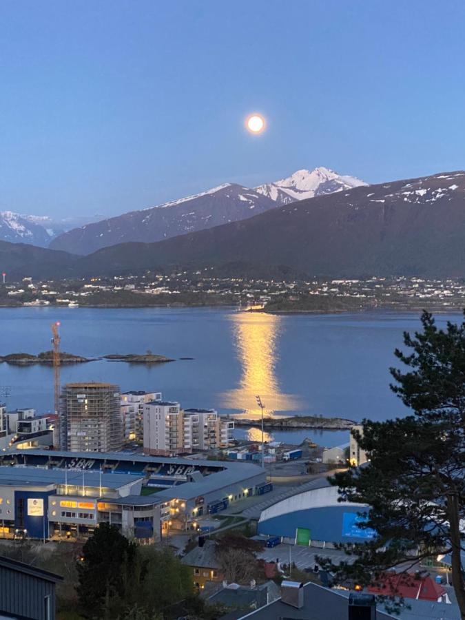 Great Place With View To The Mountains And Fjord Ålesund Exterior foto