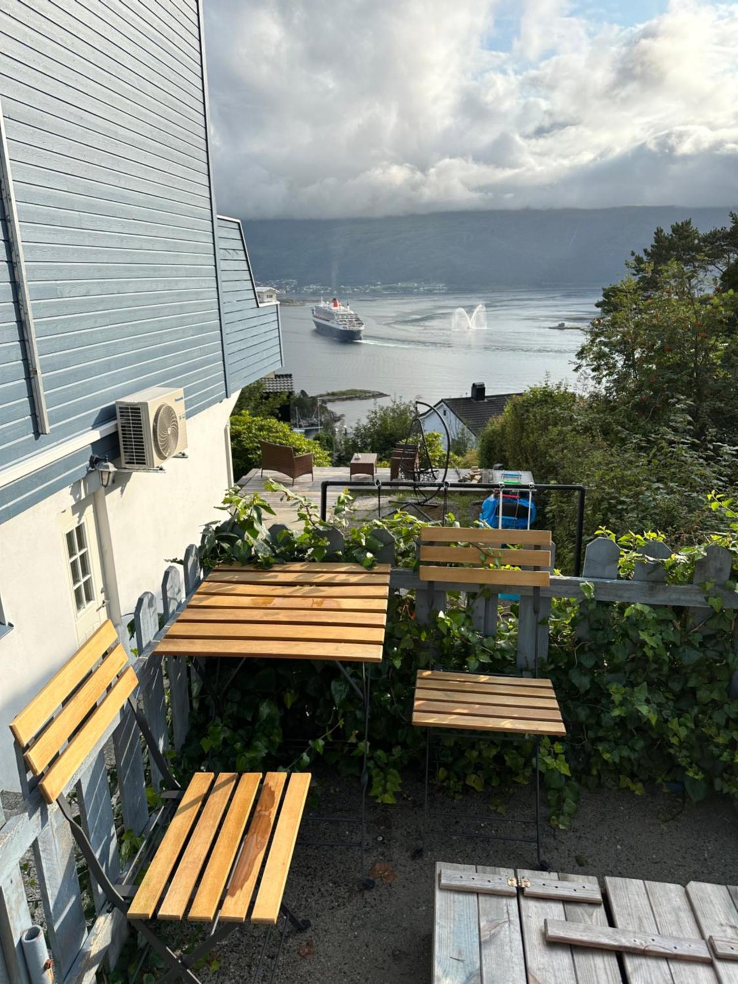 Great Place With View To The Mountains And Fjord Ålesund Exterior foto